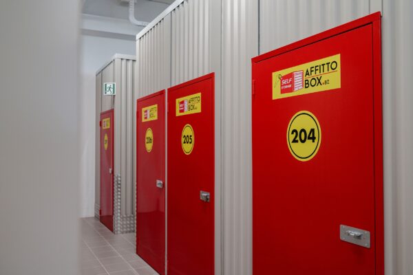 Box modulari di varie dimensioni con uscite di emergenza